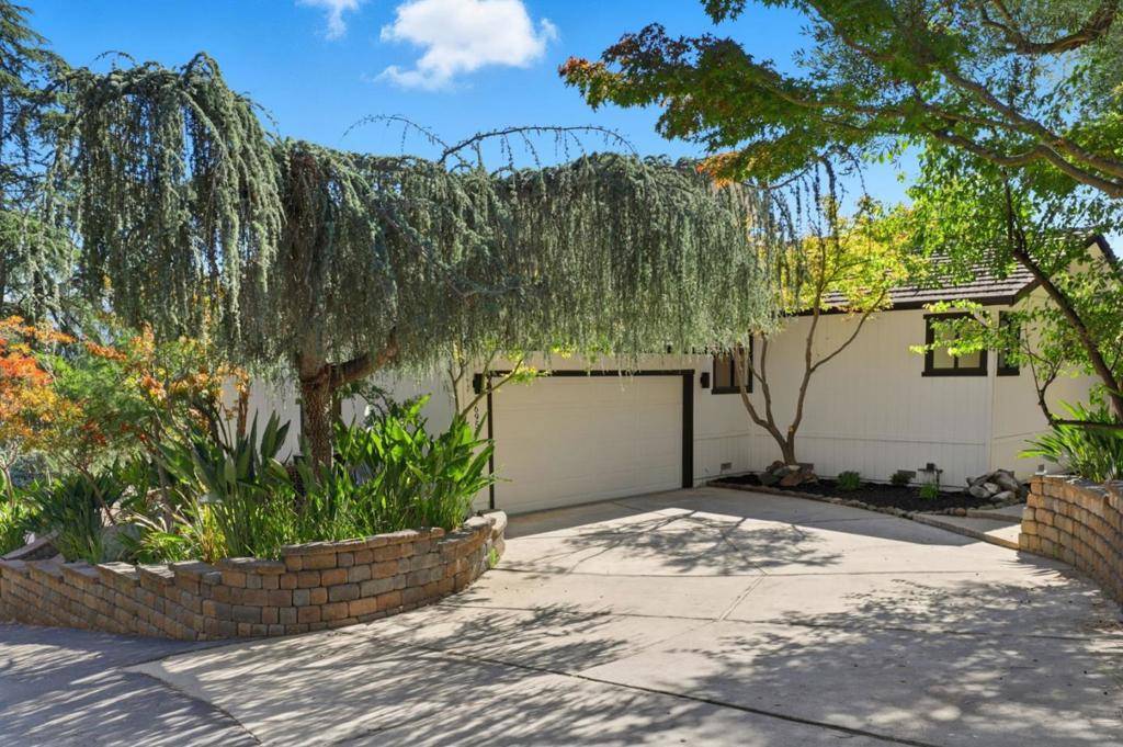 Morgan Hill, CA 95037,16955 Oakridge LN