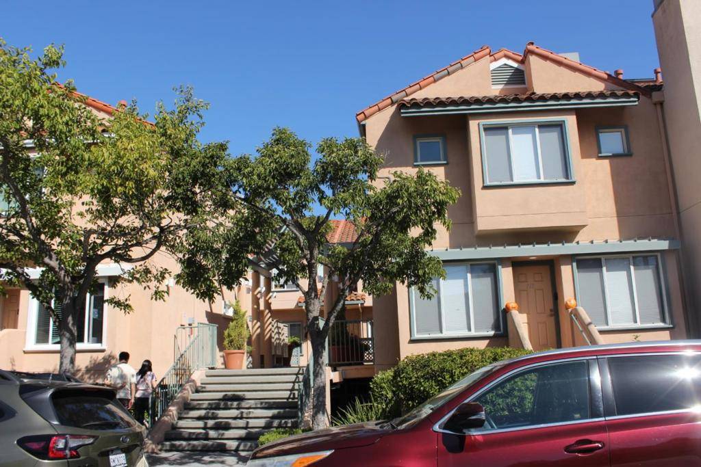 San Mateo, CA 94403,25 McAker CT #109