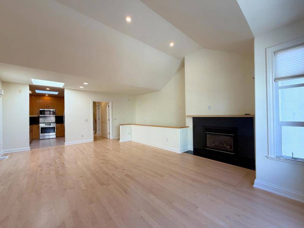 San Francisco, CA 94112,85 Rousseau ST
