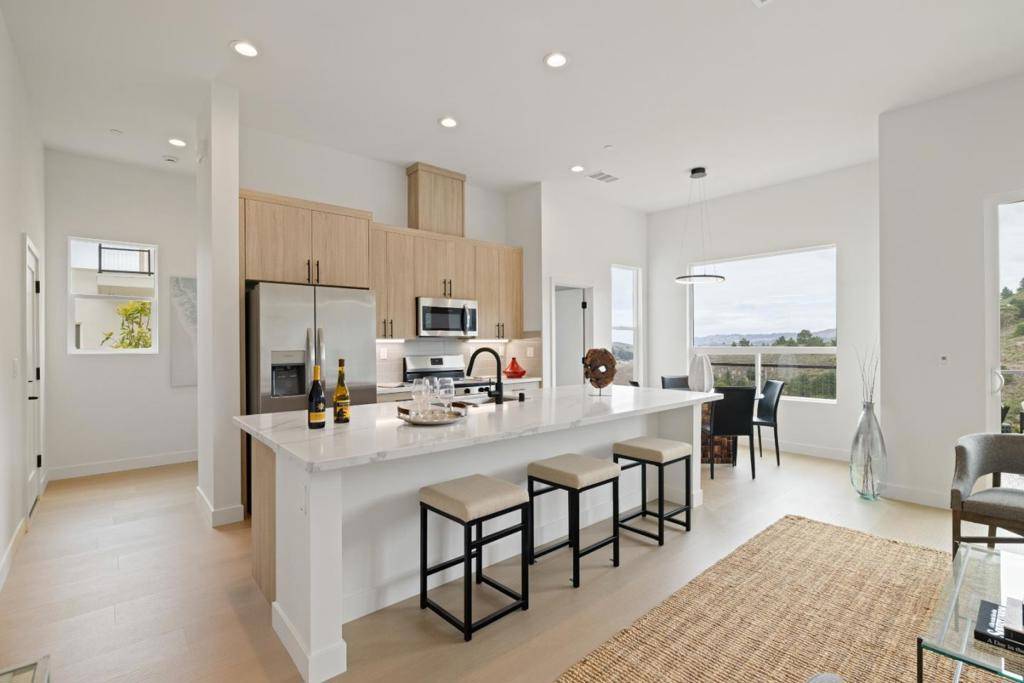 Pacifica, CA 94044,817 Fassler AVE