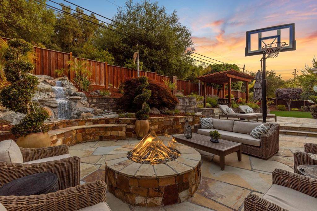 Los Gatos, CA 95032,129 Dover ST