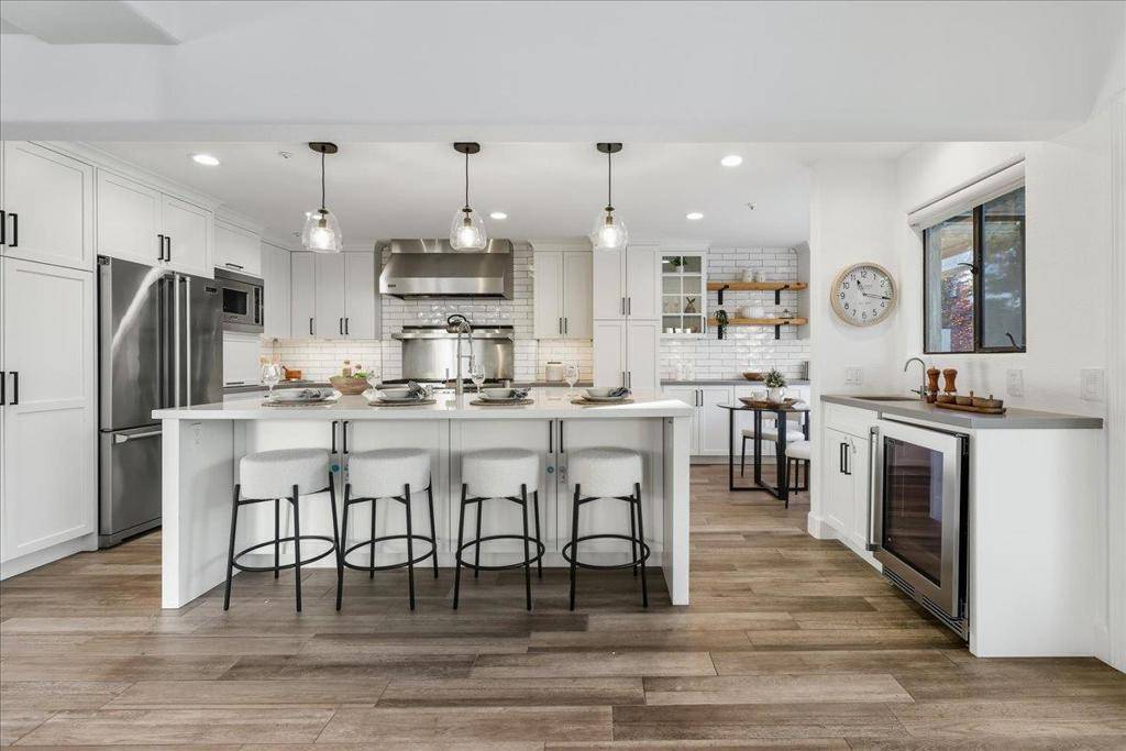 San Carlos, CA 94070,17 Iris LN