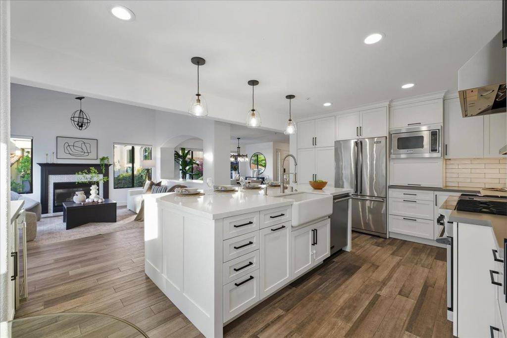 San Carlos, CA 94070,17 Iris LN