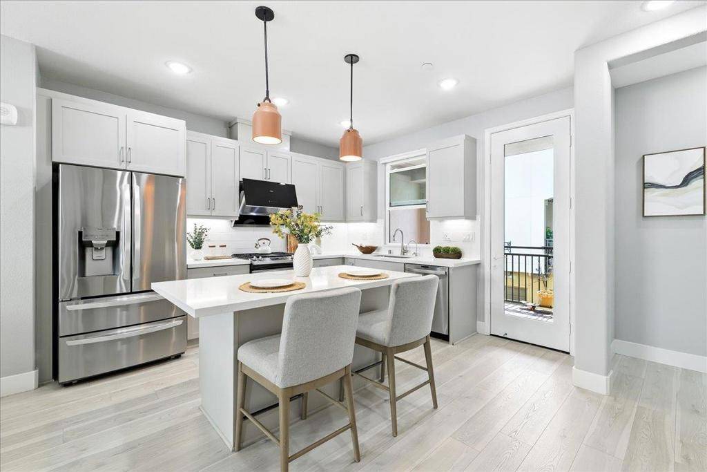 Sunnyvale, CA 94085,815 Santa Cecilia TER