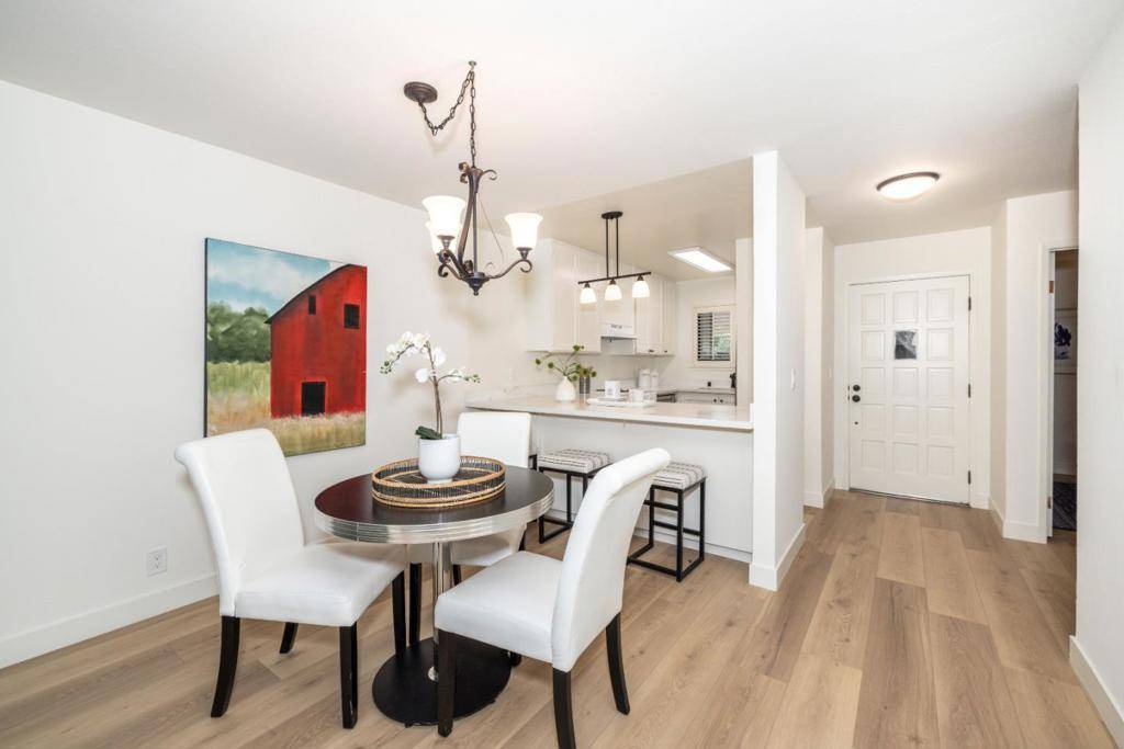 Mountain View, CA 94043,215 Horizon AVE