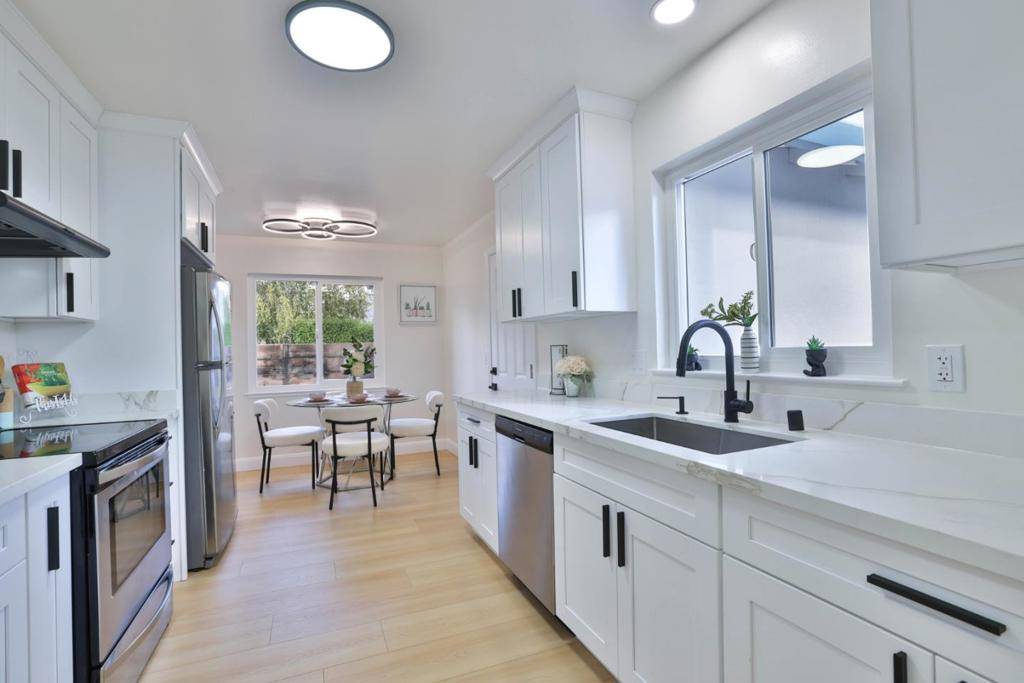 Palo Alto, CA 94303,773 E Meadow DR