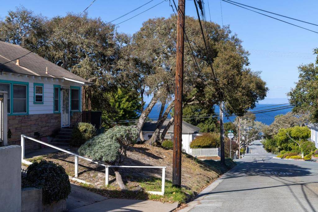 Pacific Grove, CA 93950,306 9th ST