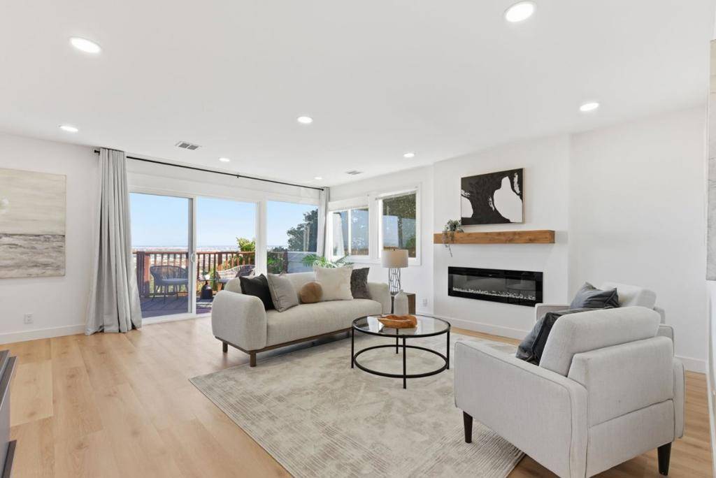 San Carlos, CA 94070,141 Hillcrest RD