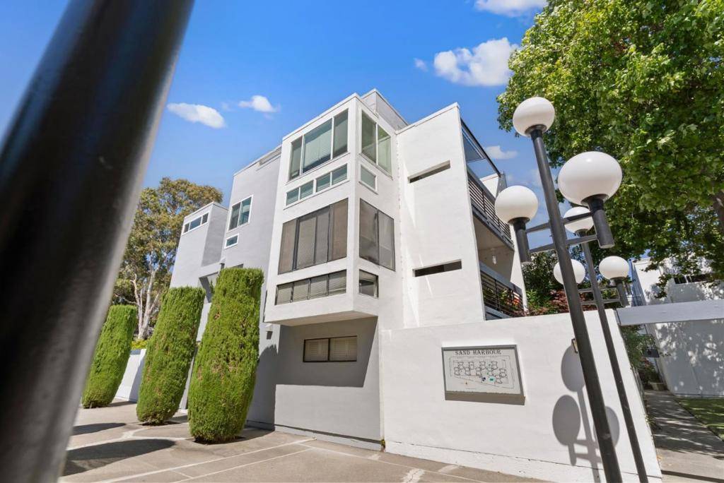 Foster City, CA 94404,1041 Shell BLVD #8