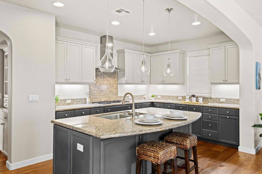 Gilroy, CA 95020,2846 Roundstone DR