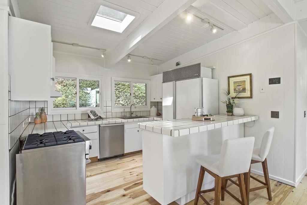 Woodside, CA 94062,320 Grandview DR