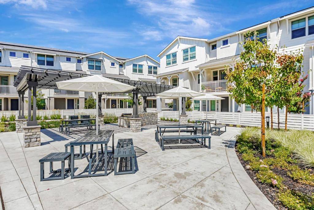 Walnut Creek, CA 94597,225 Oak CIR