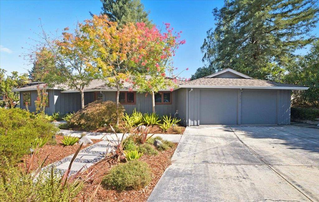 Portola Valley, CA 94028,375 La Cuesta DR