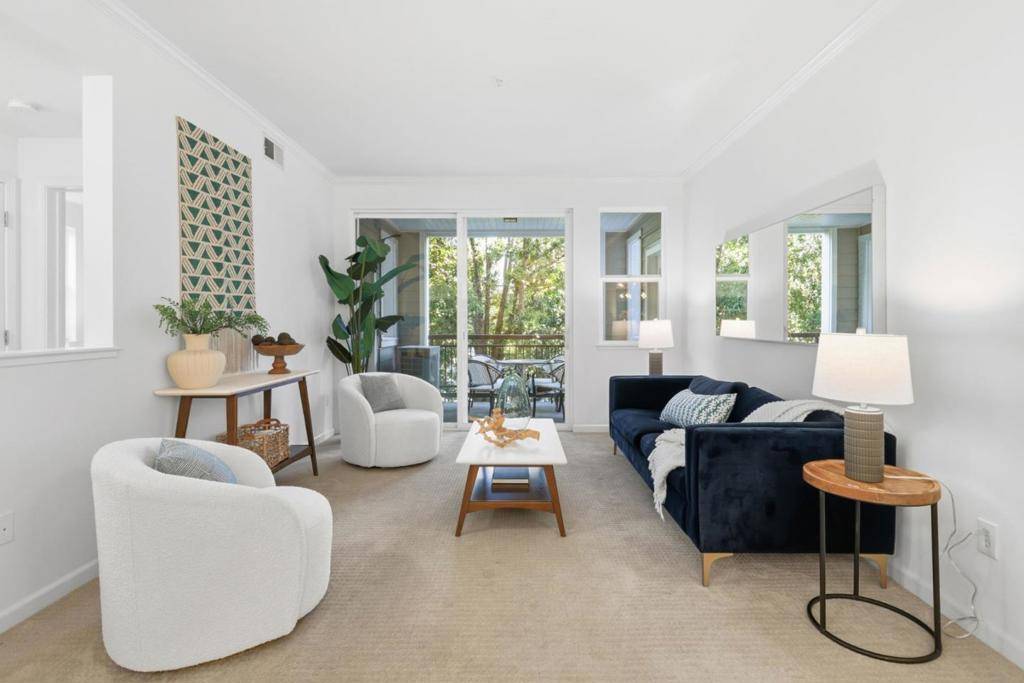 East Palo Alto, CA 94303,1982 W Bayshore RD #121