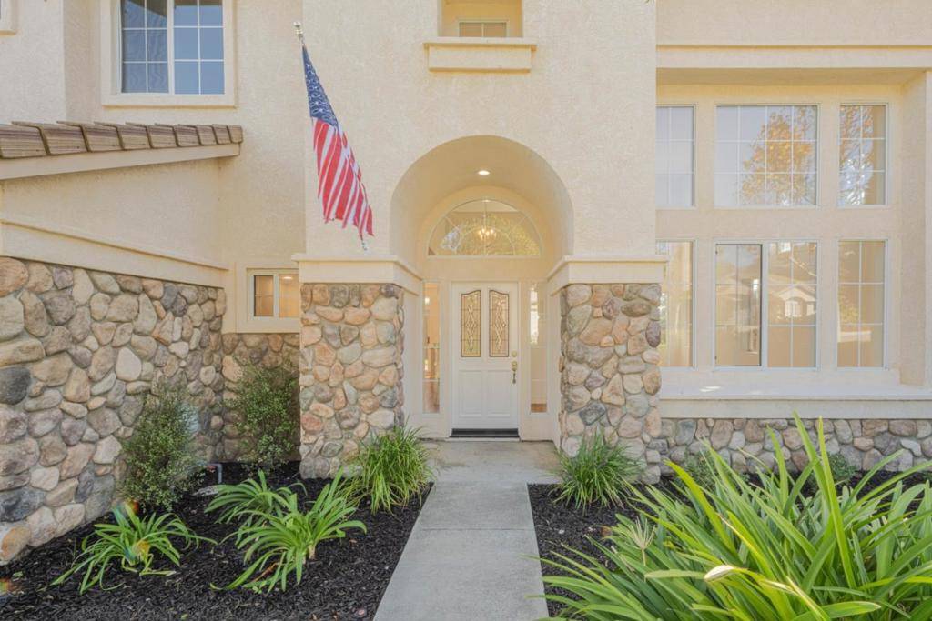 Salinas, CA 93908,21905 Azure Crest CT