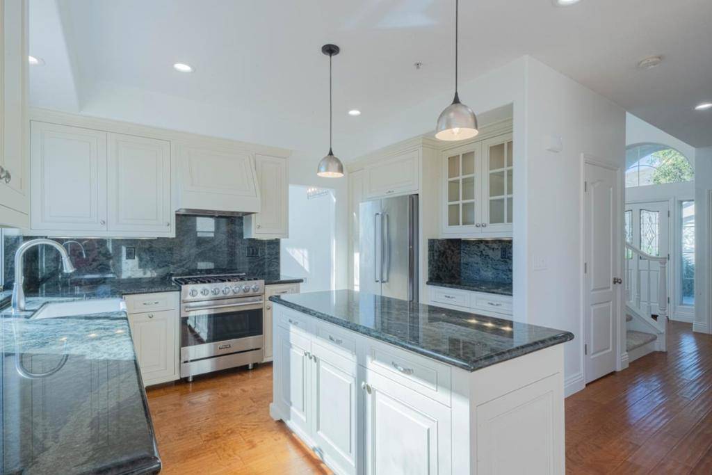 Salinas, CA 93908,21905 Azure Crest CT