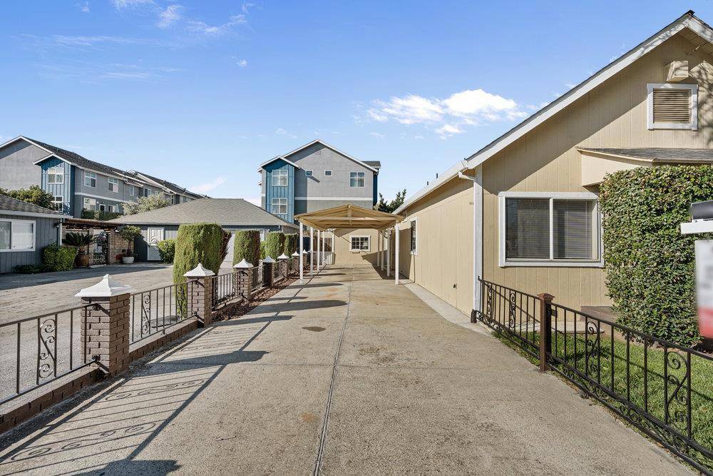 Gilroy, CA 95020,7621 Forest ST