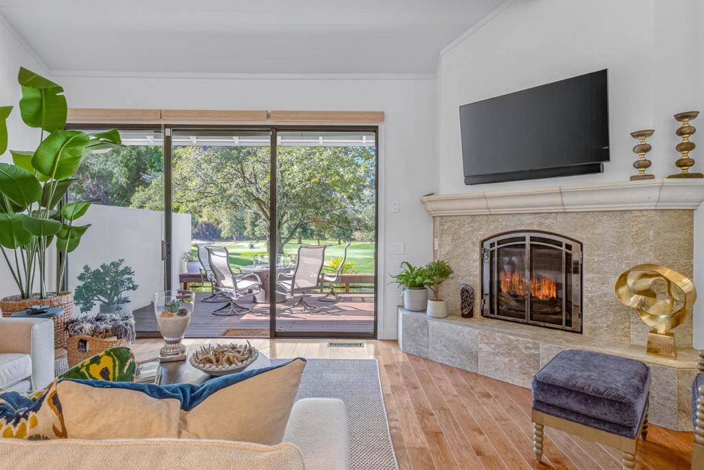 Carmel, CA 93923,9524 Bay CT