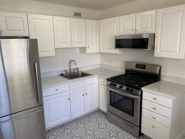 Monterey, CA 93940,500 Glenwood CIR #125