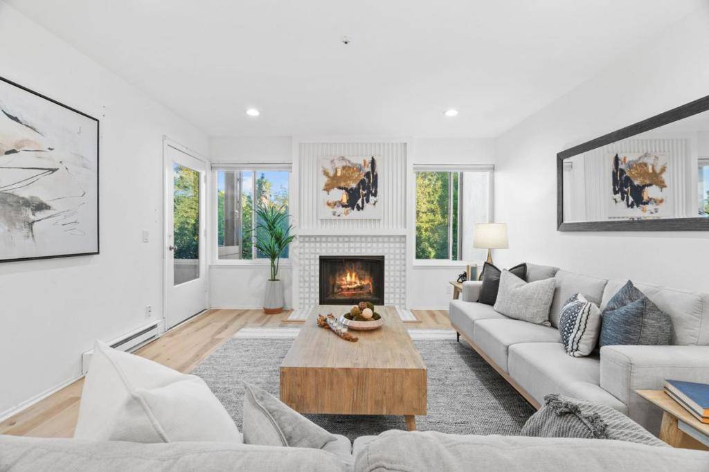 Redwood City, CA 94061,4000 Farm Hill BLVD #204