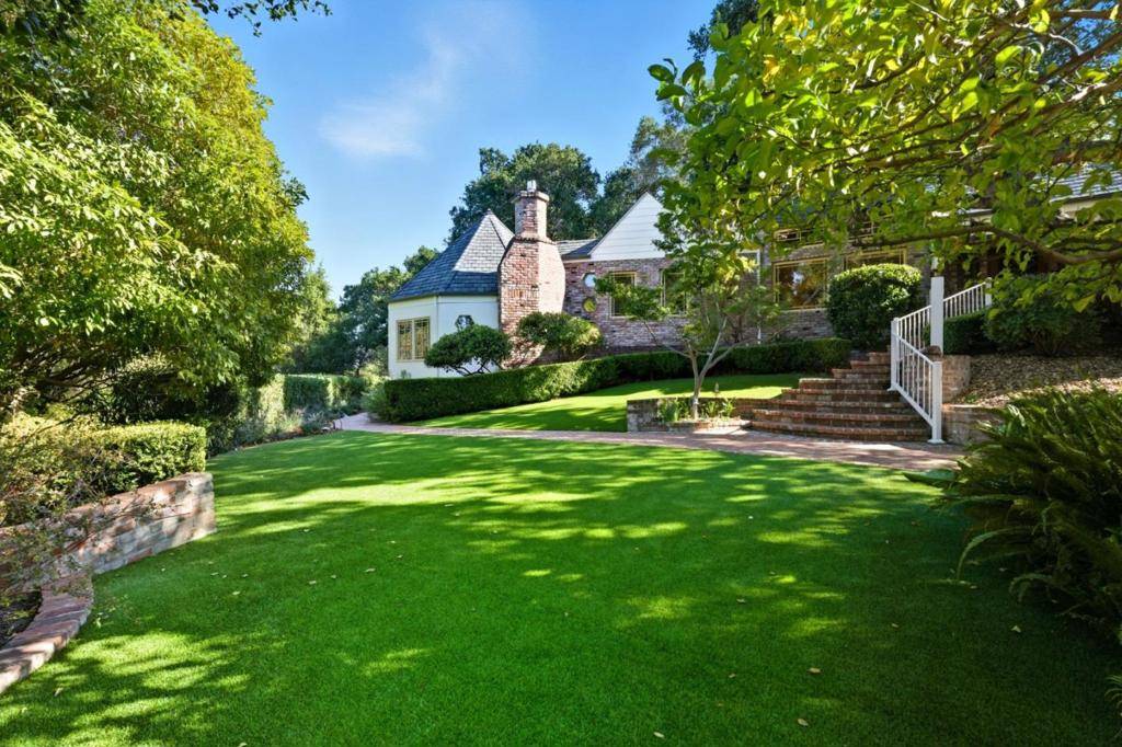 Los Altos Hills, CA 94024,23423 Toyonita RD