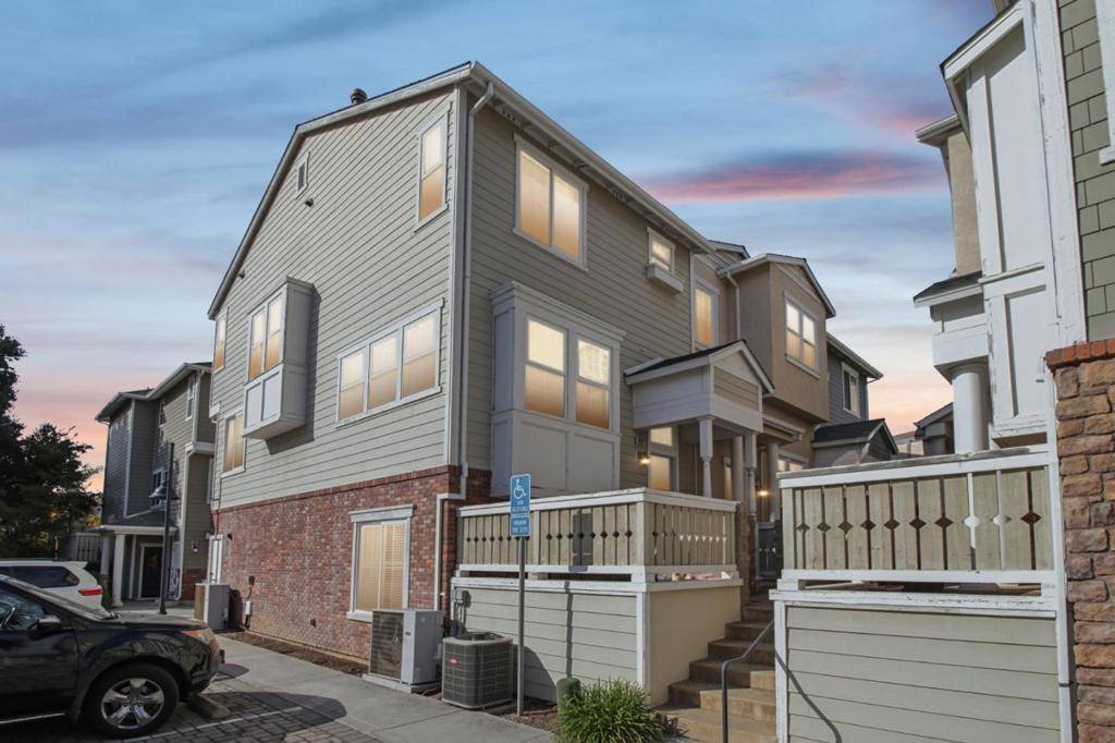 Cupertino, CA 95014,10837 N Stelling RD