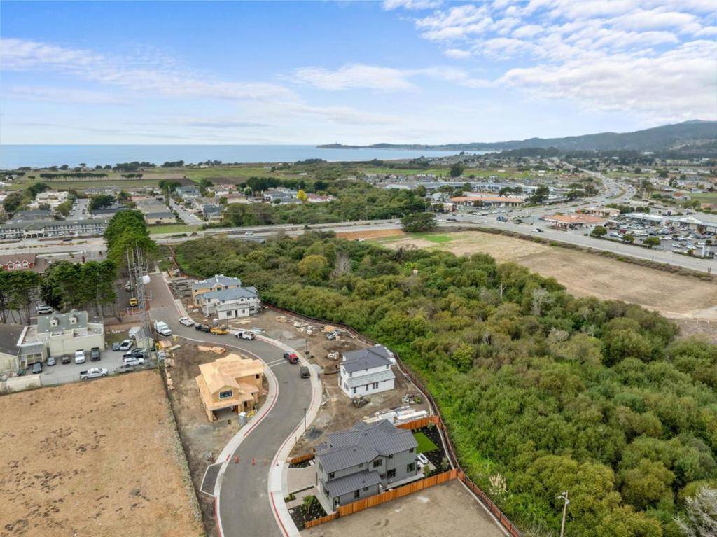 Half Moon Bay, CA 94019,587 Creekside CT