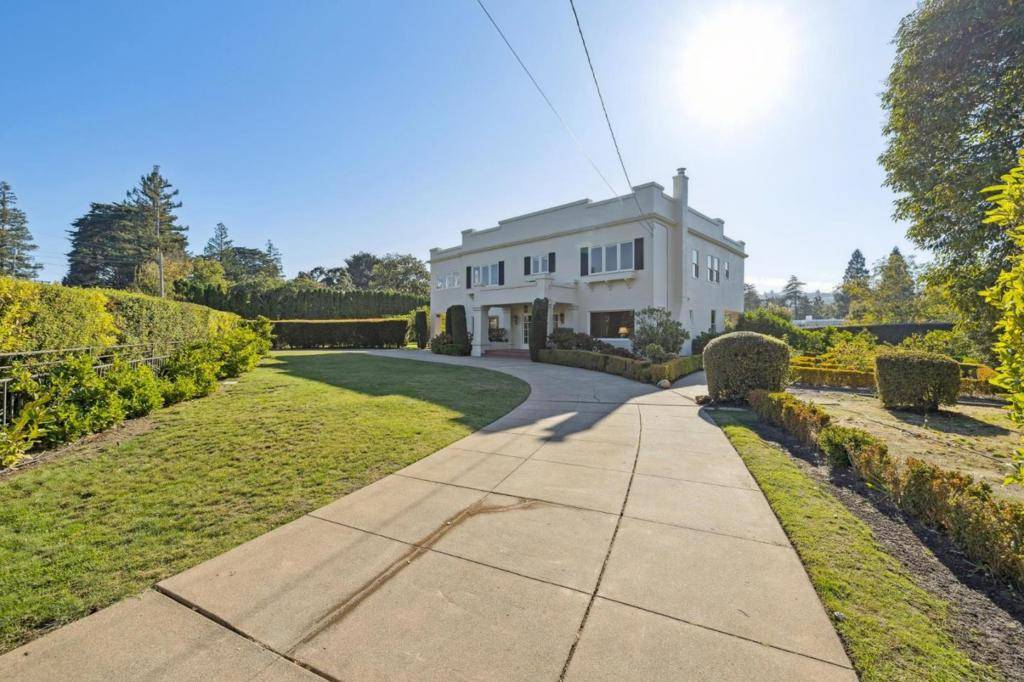 Hillsborough, CA 94010,715 Brewer DR