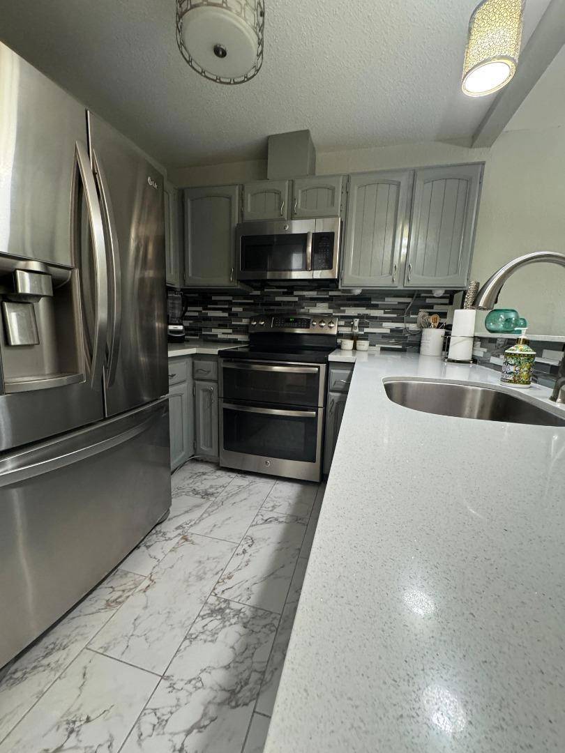 Modesto, CA 95356,3400 Sullivan CT #120