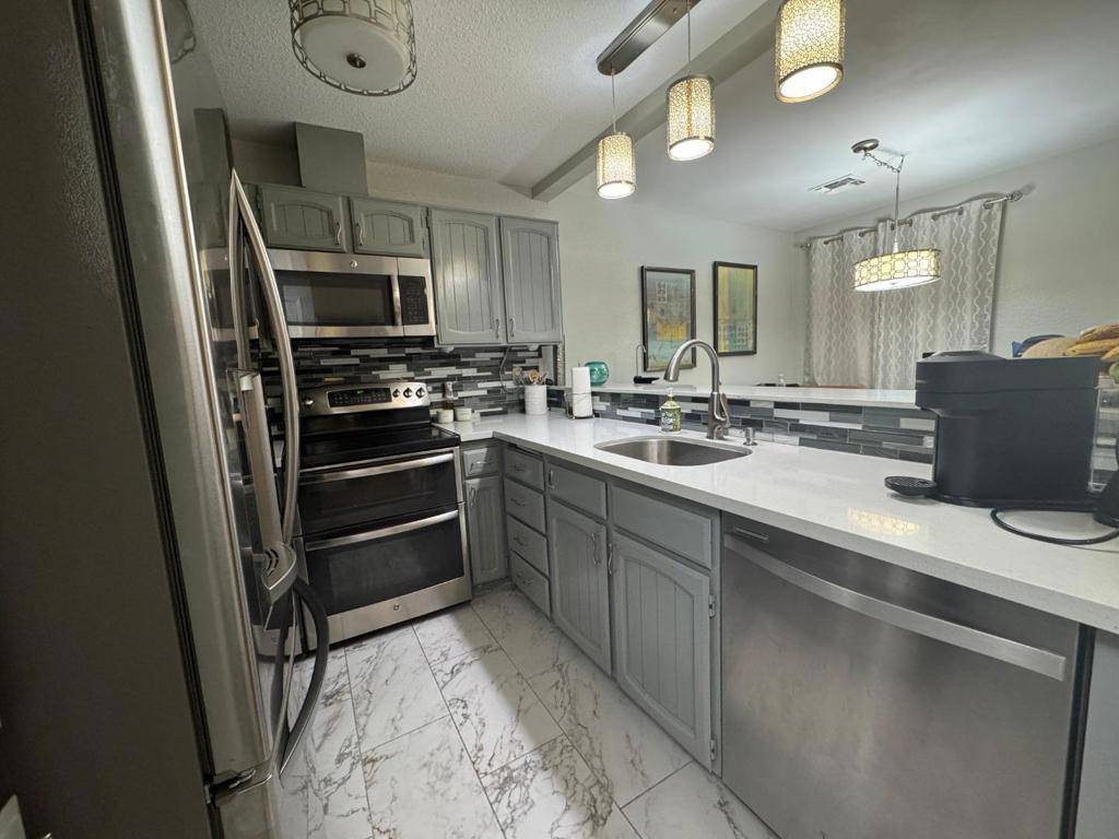 Modesto, CA 95356,3400 Sullivan CT #120