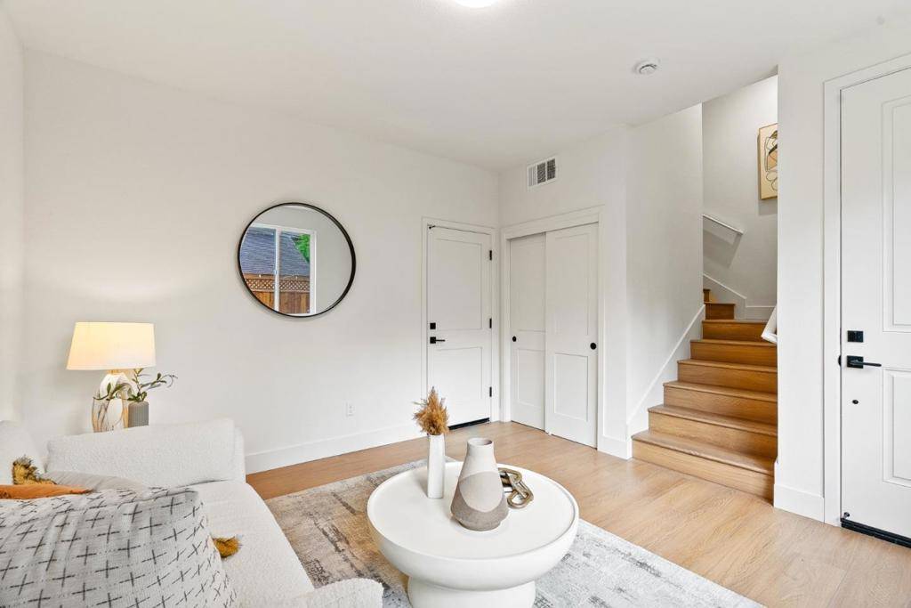 Redwood City, CA 94061,951 Woodside RD