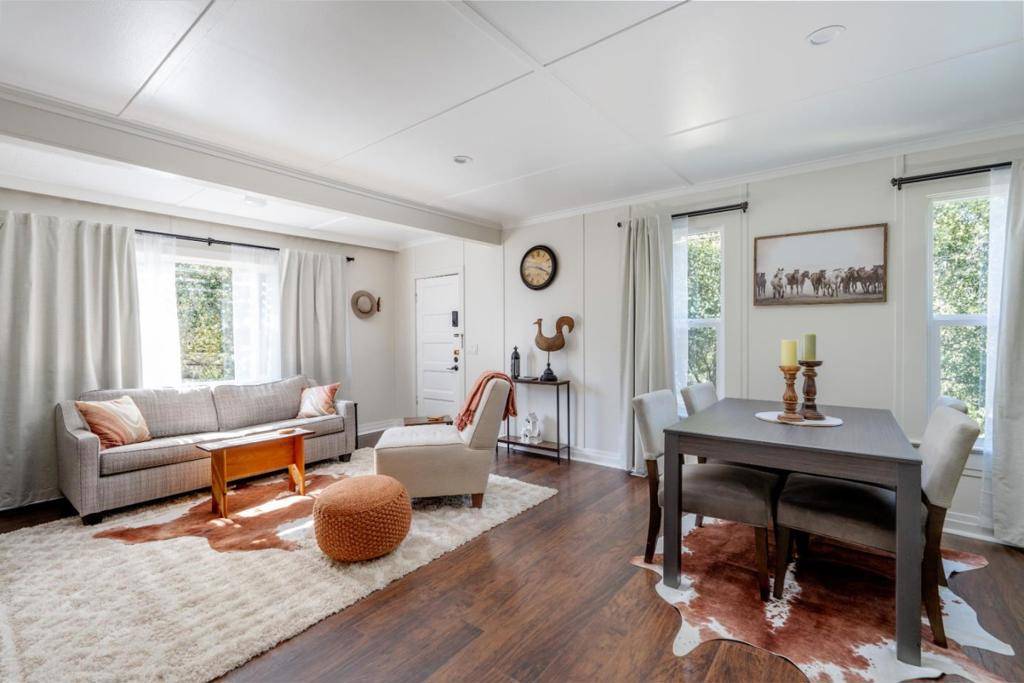 Carmel Valley, CA 93924,273 W Carmel Valley RD