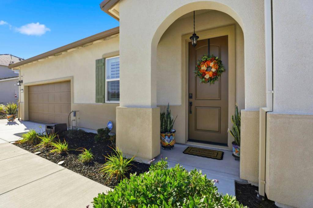 Hollister, CA 95023,208 Luna WAY