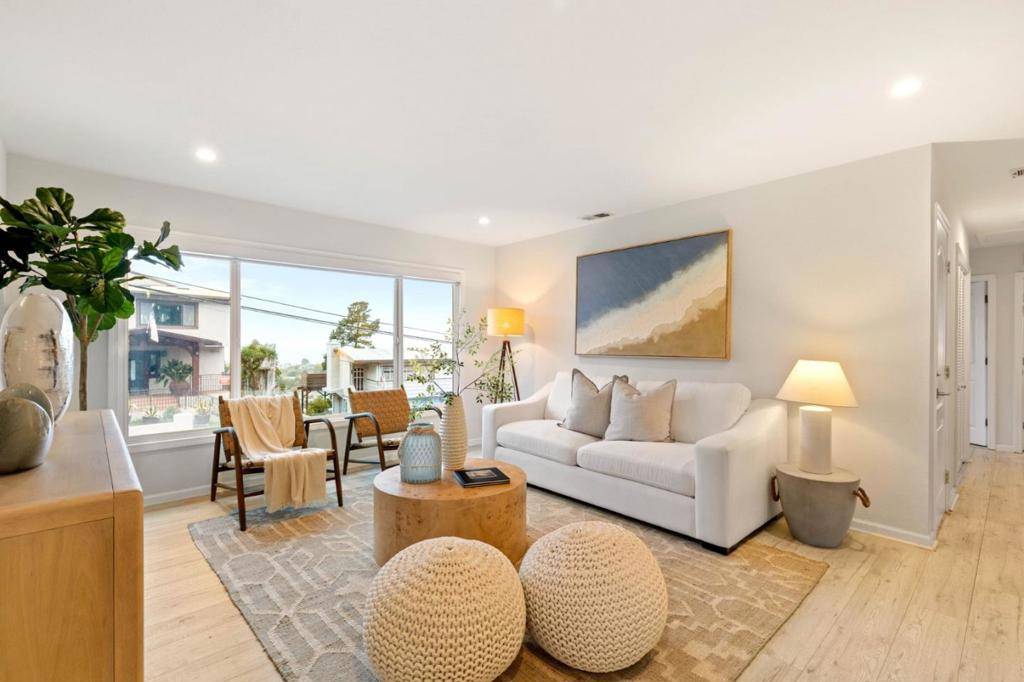 Pacifica, CA 94044,1075 Crespi DR