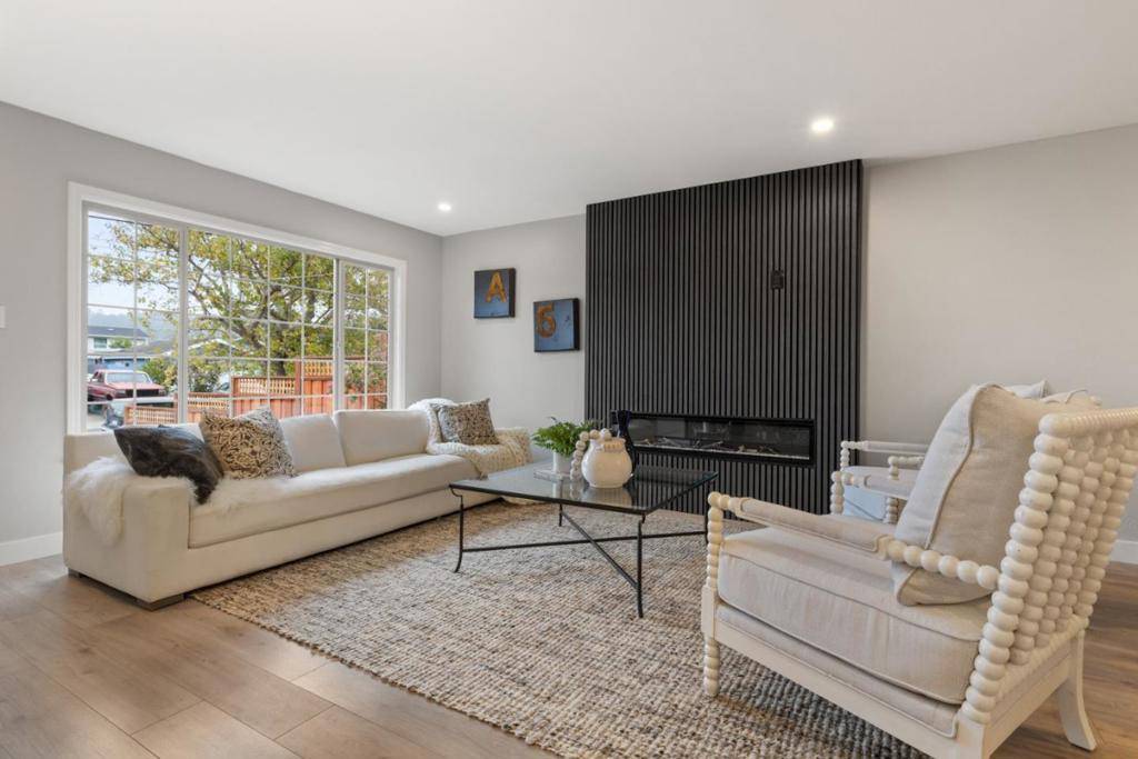 Pacifica, CA 94044,1416 Flores DR