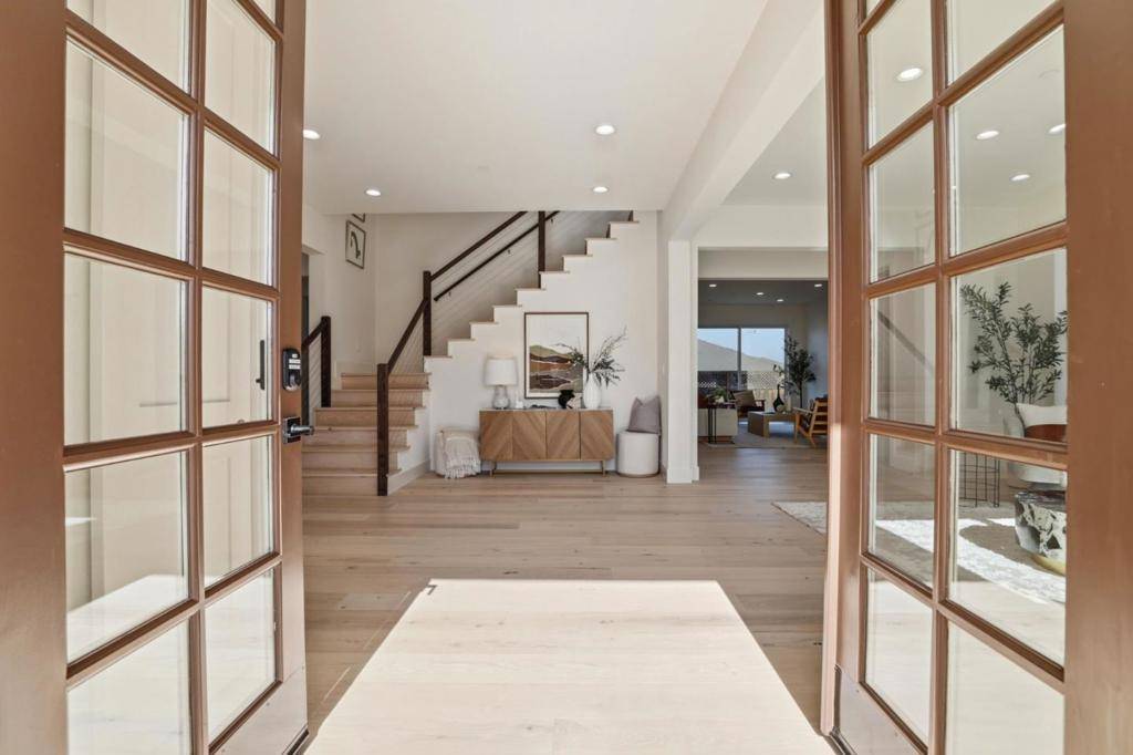 San Jose, CA 95124,1685 Zinnia LN