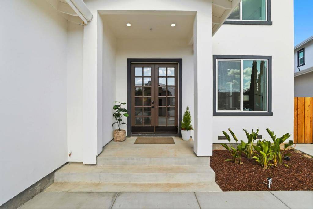 San Jose, CA 95124,1685 Zinnia LN