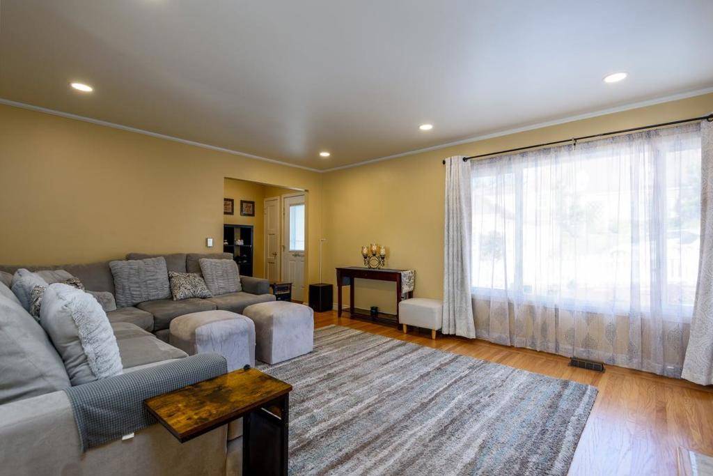 Daly City, CA 94015,204 Garden LN