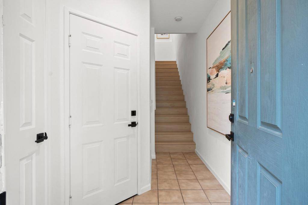 Hayward, CA 94541,728 City Walk PL #4