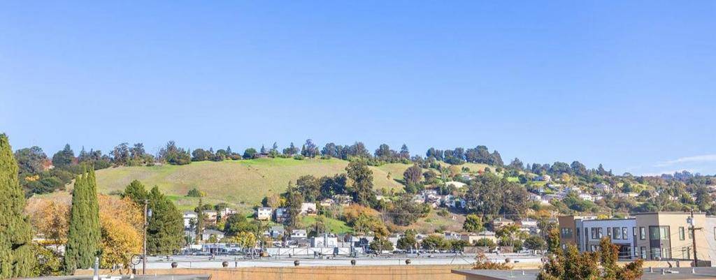 Hayward, CA 94544,25218 Parklane DR