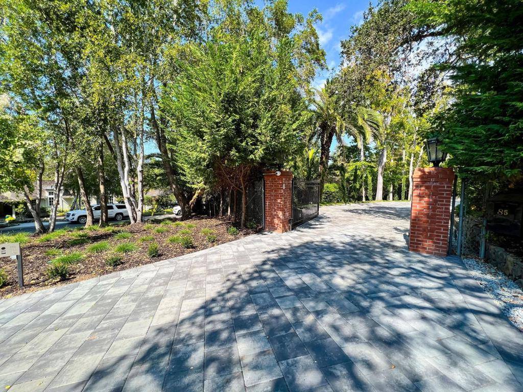 Hillsborough, CA 94010,85 Fagan DR