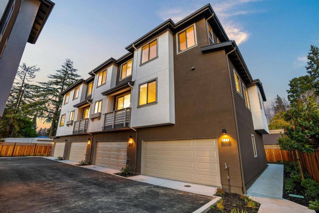 Redwood City, CA 94061,955 Woodside RD