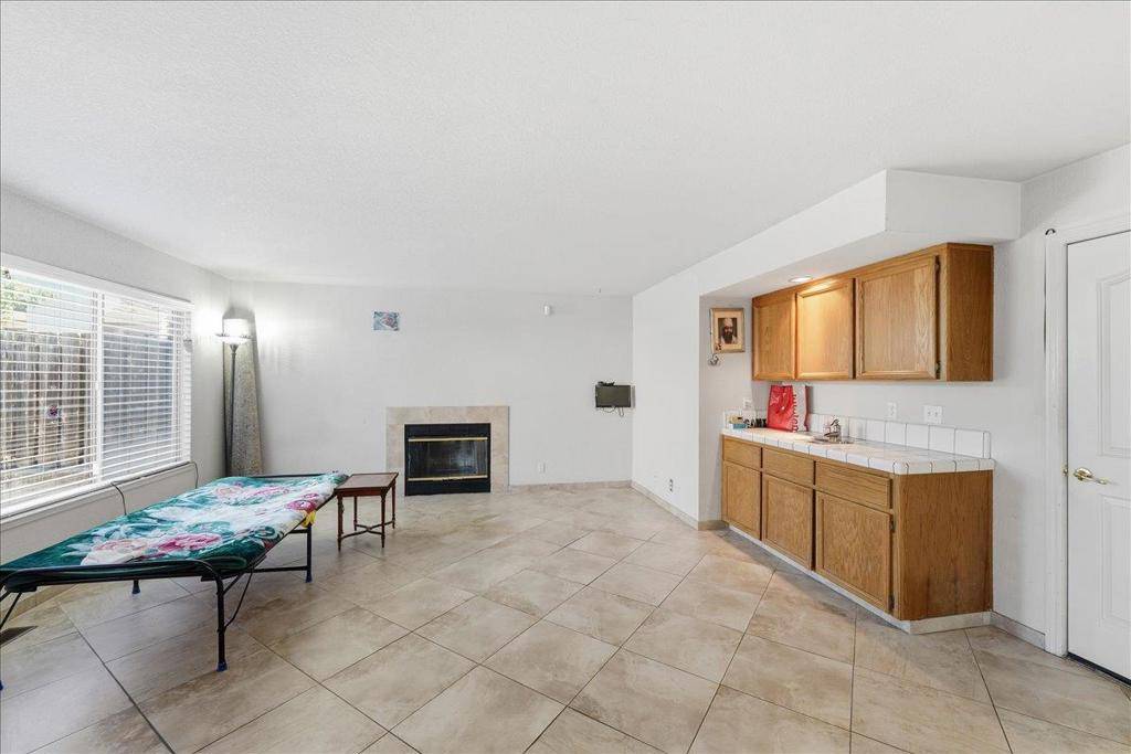 Watsonville, CA 95076,215 June CT