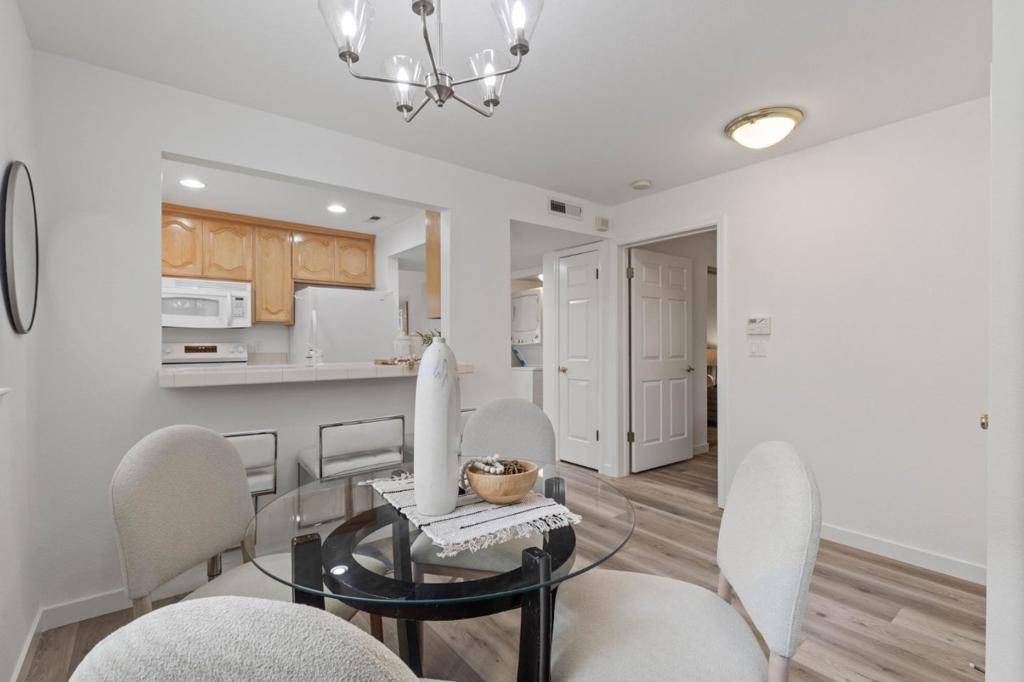 Los Gatos, CA 95032,576 W Parr AVE #1