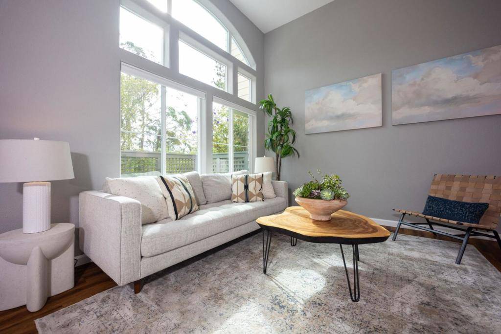 Half Moon Bay, CA 94019,43 Erin LN