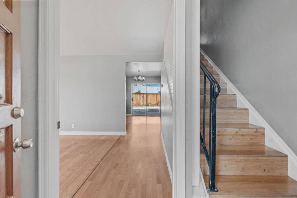 Hollister, CA 95023,60 Knight LN