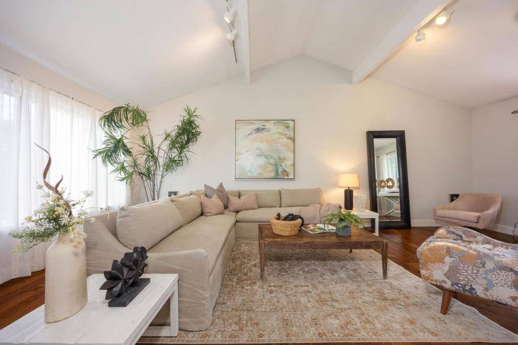 Moss Beach, CA 94038,1077 Pearl AVE