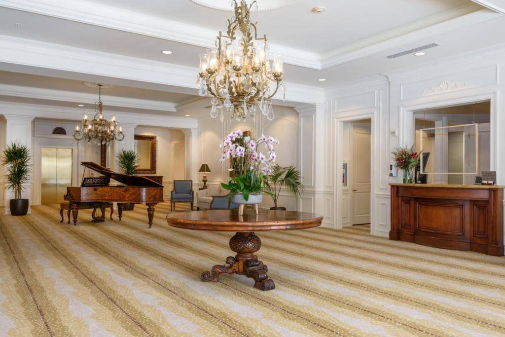 San Mateo, CA 94402,10 CRYSTAL SPRINGS RD #1206