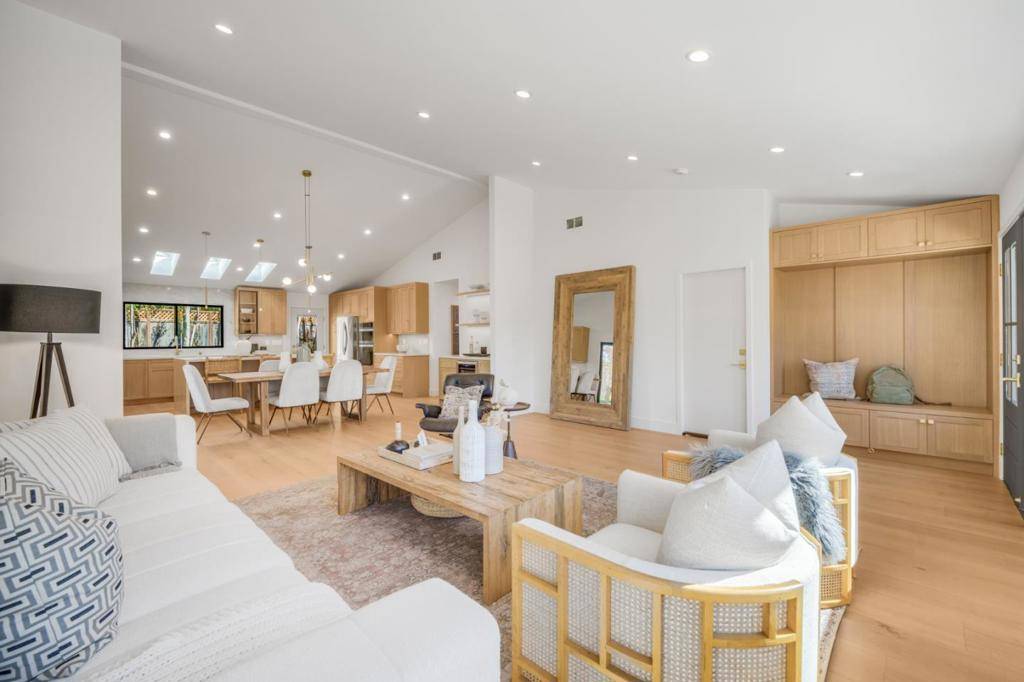 Los Gatos, CA 95032,127 La Cienega CT