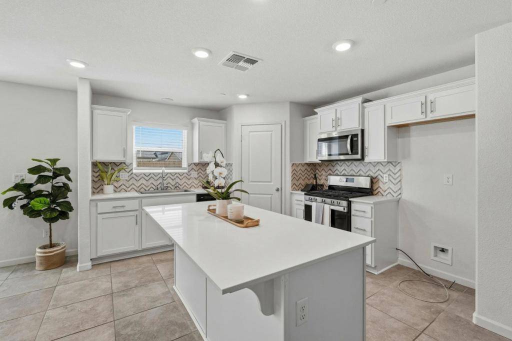 Los Banos, CA 93635,1740 Columbia DR